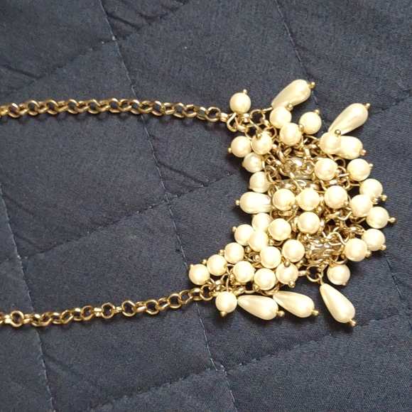 Cluster pearl statement necklace. - Picture 6 of 6